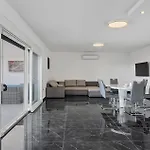 Family Friendly House With A Swimming Pool Kastel Sucurac, Kastela - 21678 Ferienhaus *