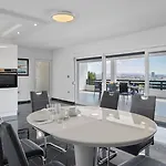 Ferienhaus Family Friendly House With A Swimming Pool Kastel Sucurac, Kastela - 21678 Kaštel Sućurac