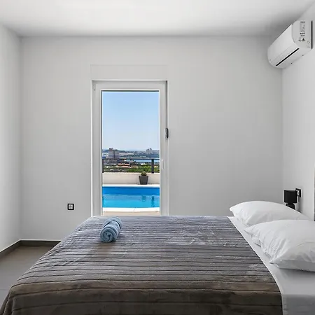 Holiday home Family Friendly House With A Swimming Pool Kastel Sucurac, Kastela - 21678