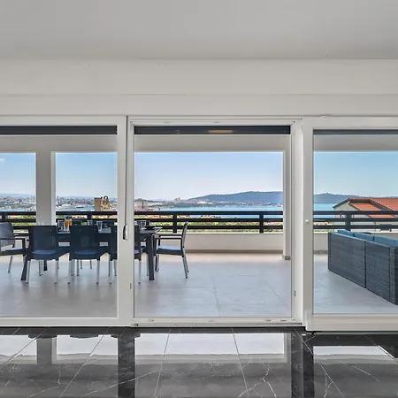 Casa vacanze Family Friendly House With A Swimming Pool Kastel Sucurac, Kastela - 21678 *