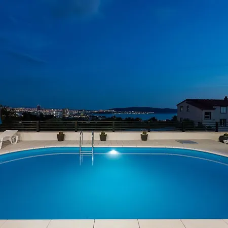 Holiday home Family Friendly House With A Swimming Pool Kastel Sucurac, Kastela - 21678