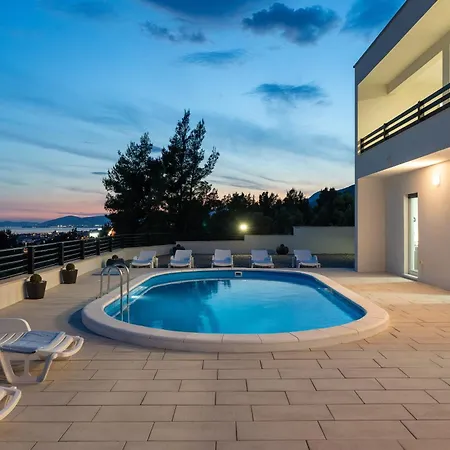 Holiday home Family Friendly House With A Swimming Pool Kastel Sucurac, Kastela - 21678 Kastel Sucurac